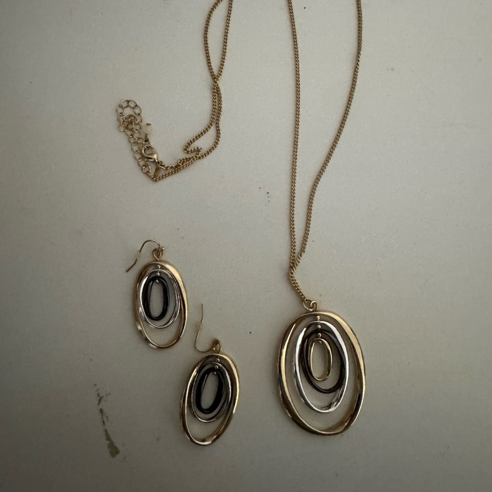 Elegant Gold and Black Jewelry Set